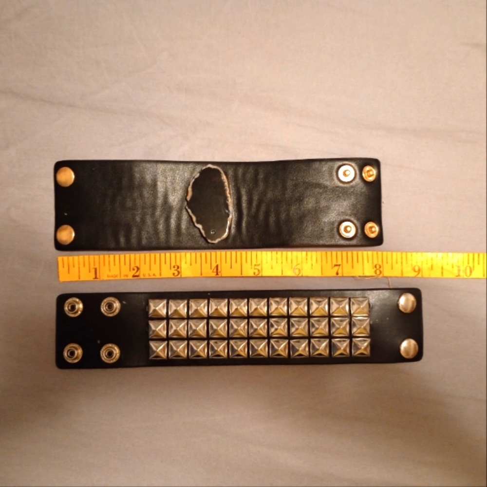 Set of cuffs